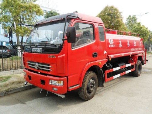 東風多利卡8噸消防灑水車